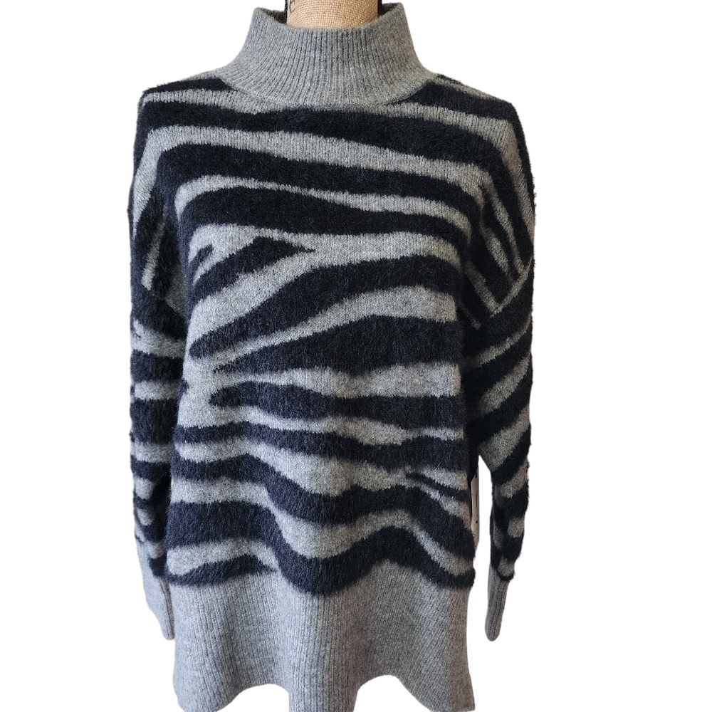 NWT Twine and String Zebra Fuzzy Mock Neck Juniors Sweater - Medium